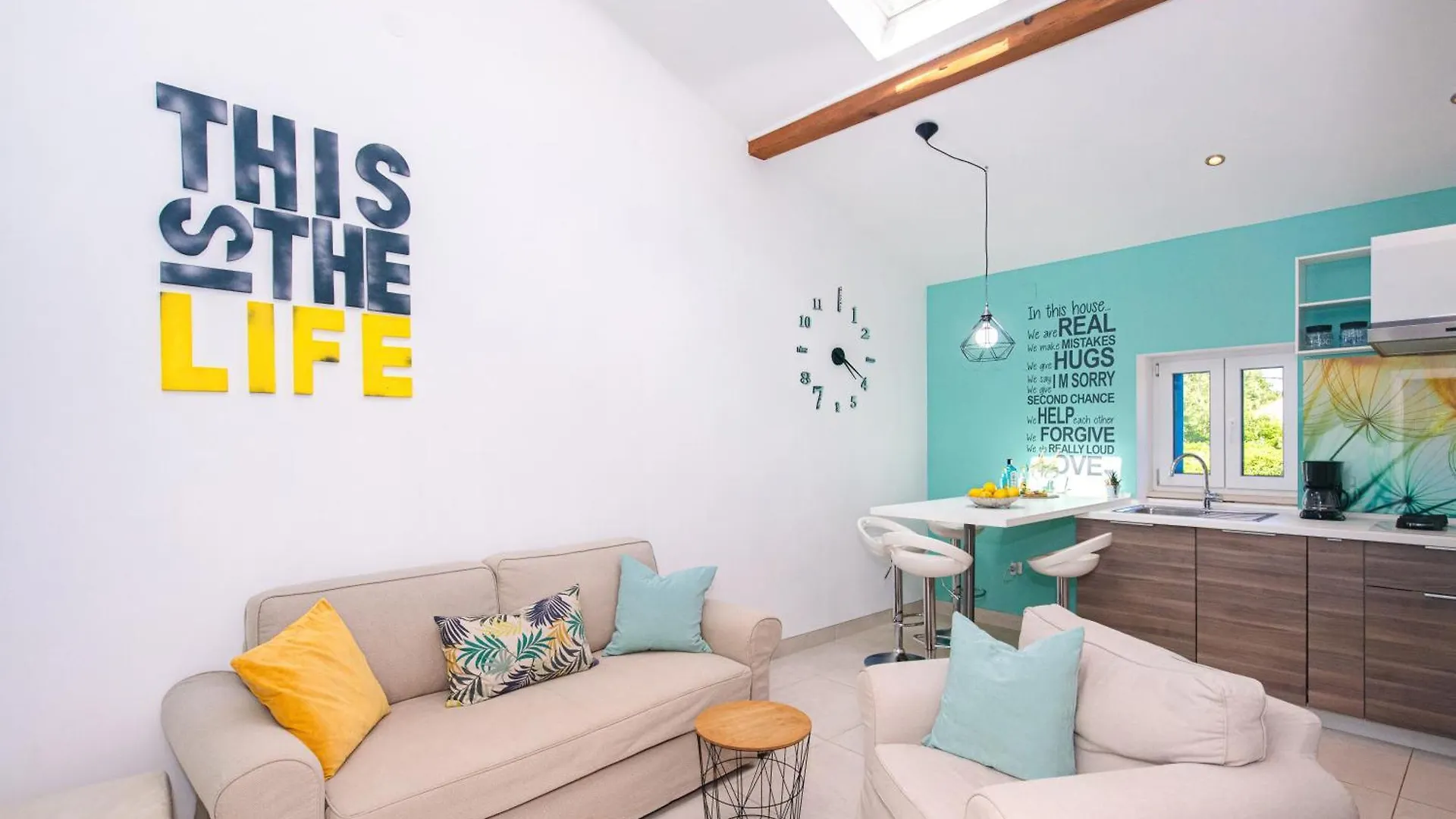 Tamburika Colorful Apartment In Rustica Area location