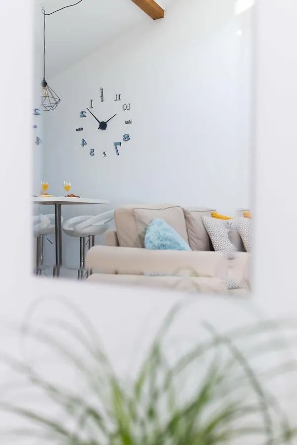 Tamburika Colorful Apartment In Rustica Area Milohnici